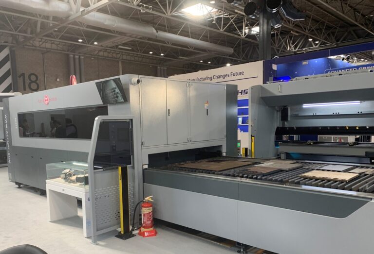 Offers 4 Laser on stand from Paul