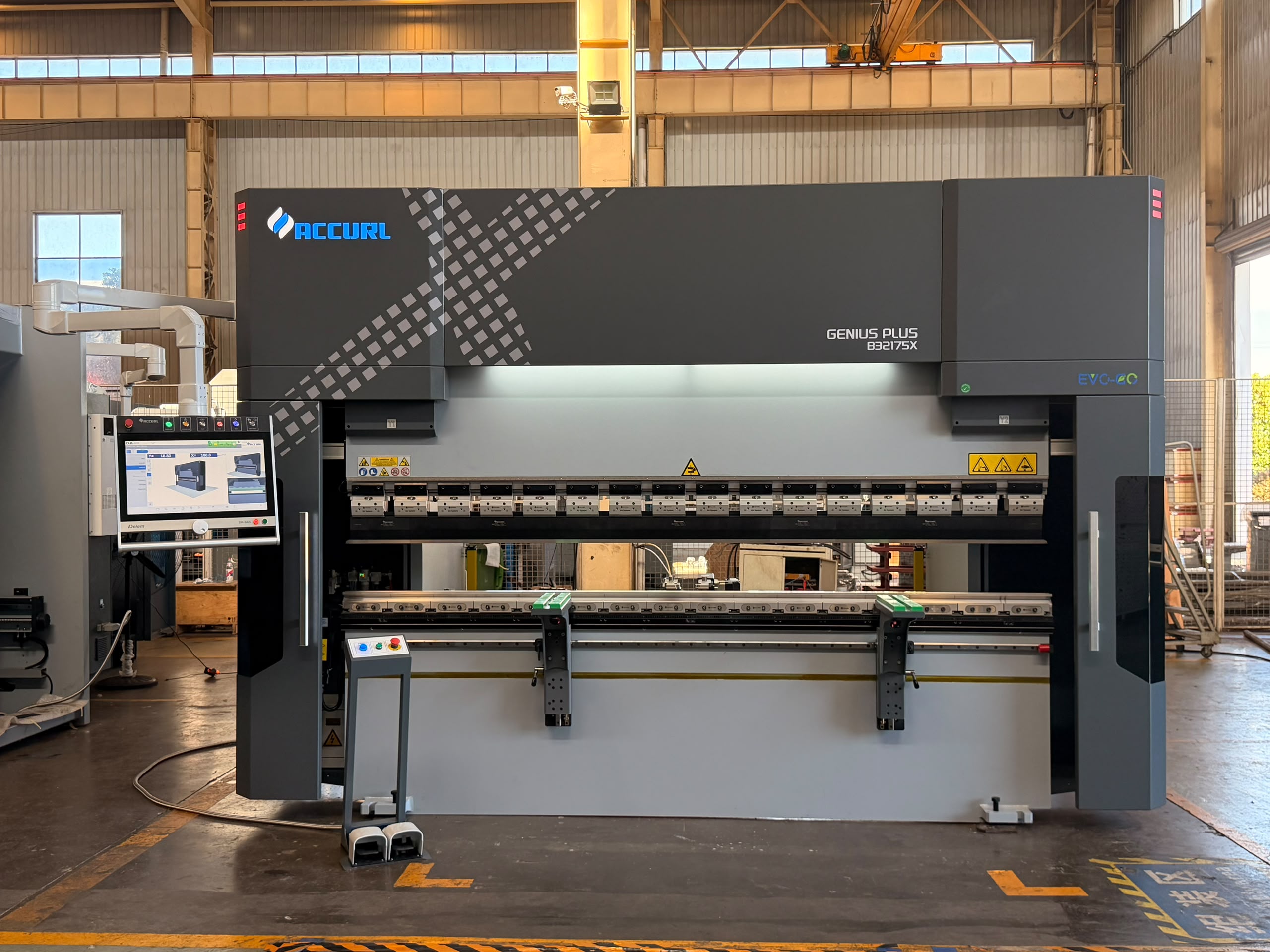 Pressbrakes Explained: Types, Sizes and Materials 3 Accurl pressbrake genius